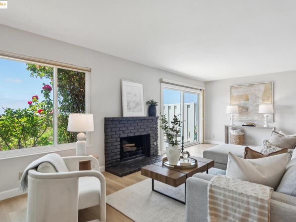 93 Thousand Oaks St, Oakland CA 94605