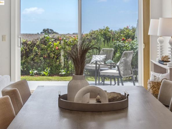 93 Thousand Oaks St, Oakland CA 94605