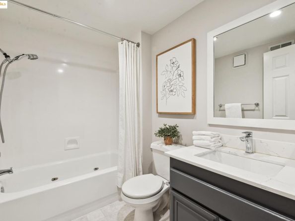 93 Thousand Oaks St, Oakland CA 94605