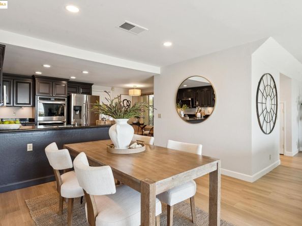 93 Thousand Oaks St, Oakland CA 94605