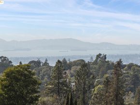 93 Thousand Oaks St, Oakland CA 94605