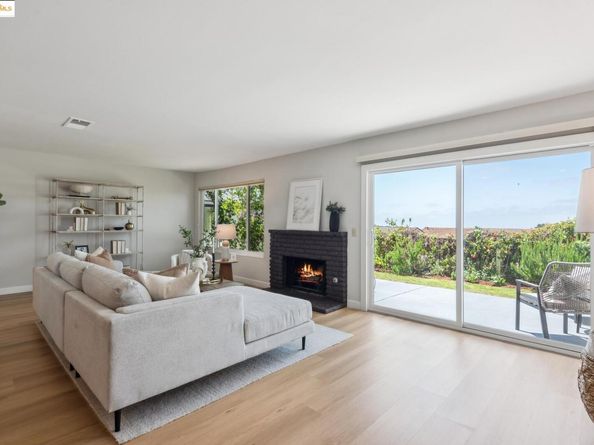 93 Thousand Oaks St, Oakland CA 94605