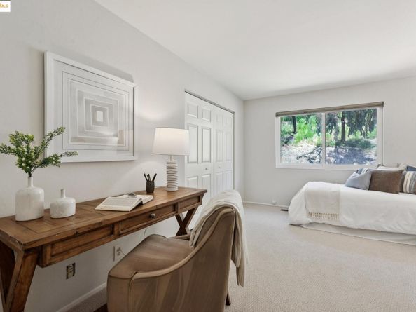 93 Thousand Oaks St, Oakland CA 94605
