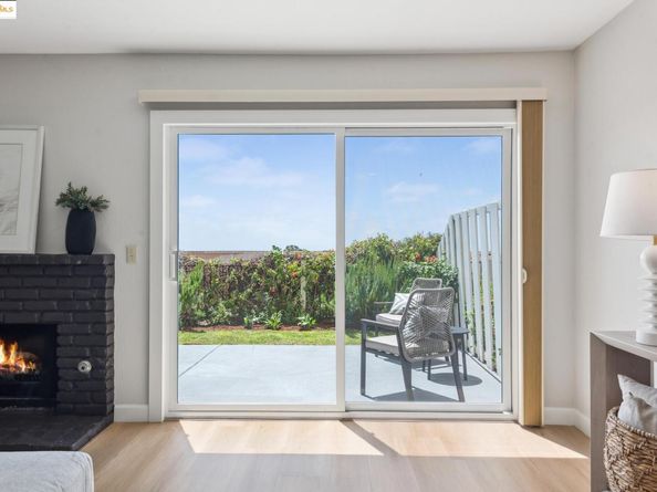 93 Thousand Oaks St, Oakland CA 94605