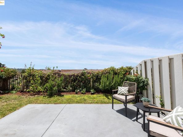 93 Thousand Oaks St, Oakland CA 94605