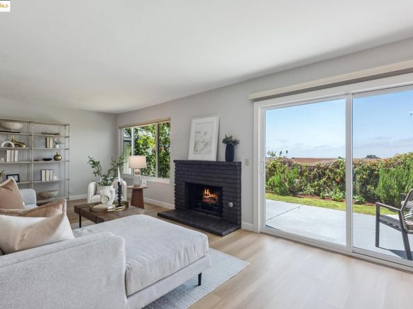93 Thousand Oaks St, Oakland CA 94605