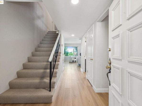 93 Thousand Oaks St, Oakland CA 94605