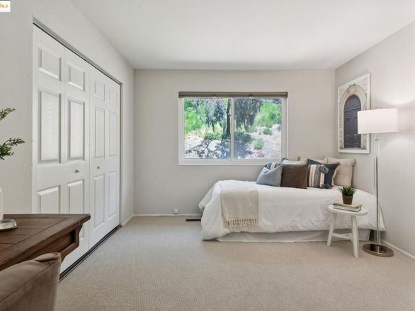 93 Thousand Oaks St, Oakland CA 94605