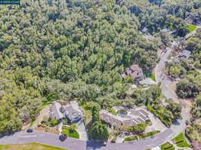 4 Julianna Ct, Moraga CA 94556
