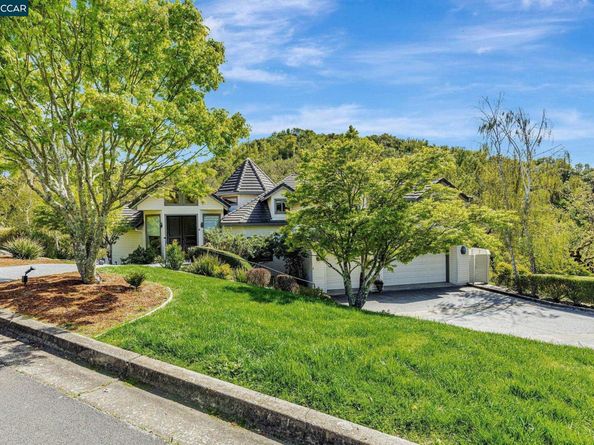 4 Julianna Ct, Moraga CA 94556