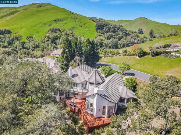 4 Julianna Ct, Moraga CA 94556