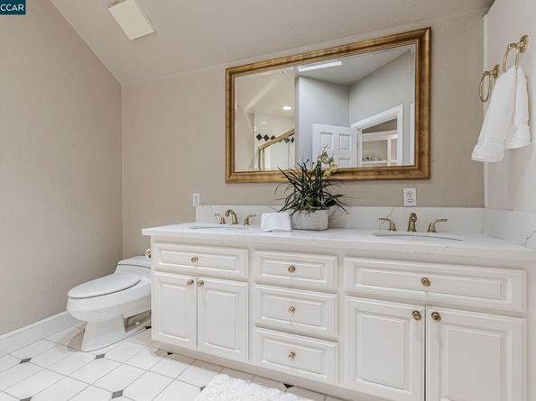 4 Julianna Ct, Moraga CA 94556