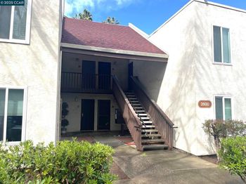 2600 Laguna Cir