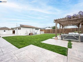 1338 Thais Lane, Hayward CA 94544