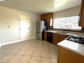 8578 Deervale Rd, Dublin CA 94568