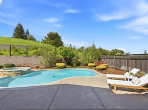201 Willowbrook Ln, Moraga CA 94556