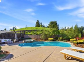 201 Willowbrook Ln, Moraga CA 94556