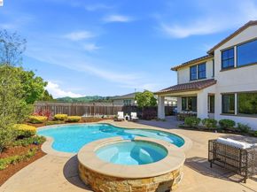 201 Willowbrook Ln, Moraga CA 94556