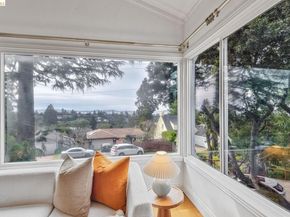 24 Cabrillo Pl, Oakland CA 94611