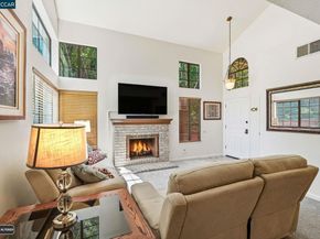 54 Garden View Ln, Pleasant Hill CA 94523