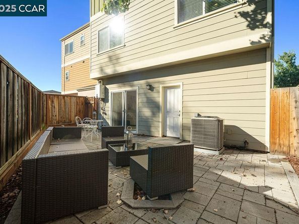 200 Valletta Ln, Pleasanton CA 94566