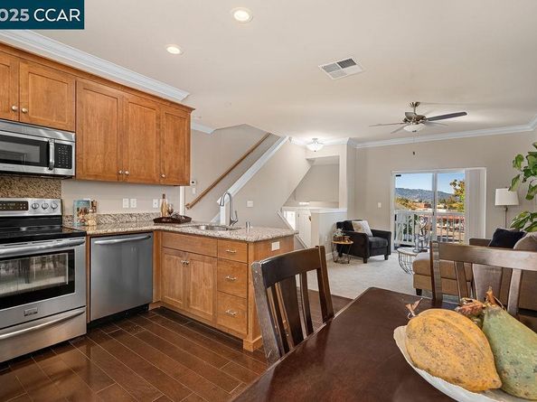 200 Valletta Ln, Pleasanton CA 94566