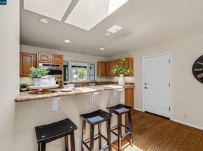 345 Shire Oaks Court, Lafayette CA 94549