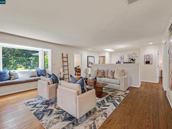 345 Shire Oaks Court, Lafayette CA 94549