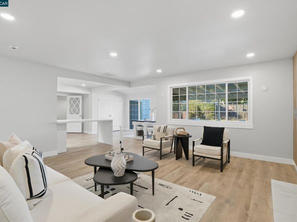 28 Temple Ct, Pacheco CA 94553