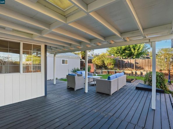 28 Temple Ct, Pacheco CA 94553