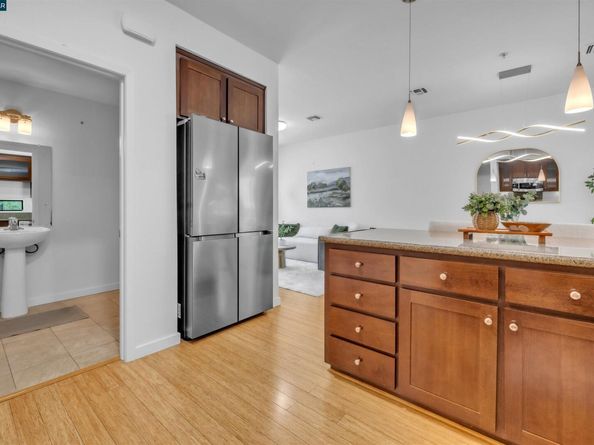 405 Palisade Dr, Oakland CA 94607