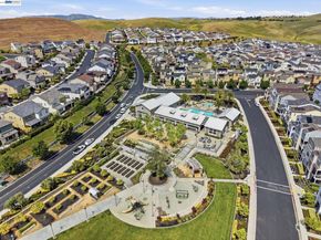 7045 Coombsville Loop, Dublin CA 94568