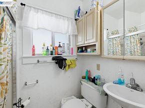 7419 Hillside St, Oakland CA 94605