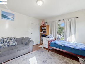 7419 Hillside St, Oakland CA 94605