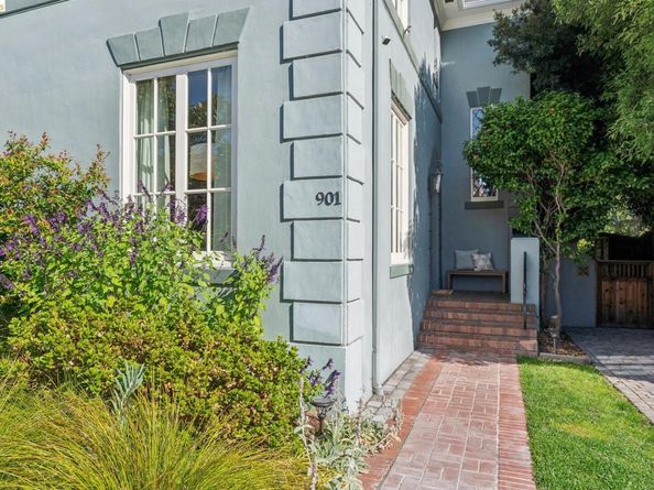 901 Paramount Rd, Oakland CA 94610