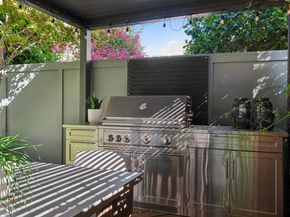 901 Paramount Rd, Oakland CA 94610