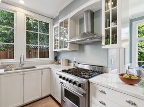 901 Paramount Rd, Oakland CA 94610