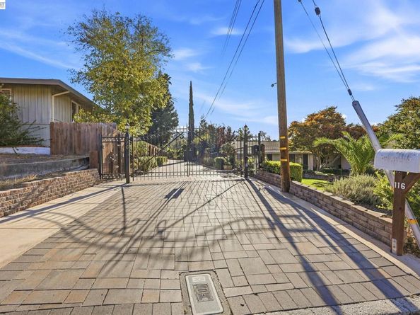 116 Coral Dr, Orinda CA 94563