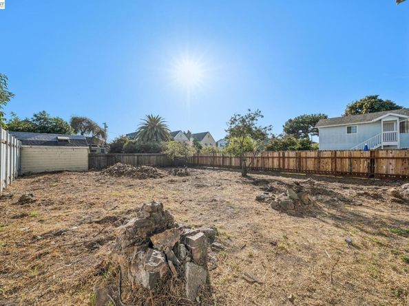1717 9TH St, Oakland CA 94607
