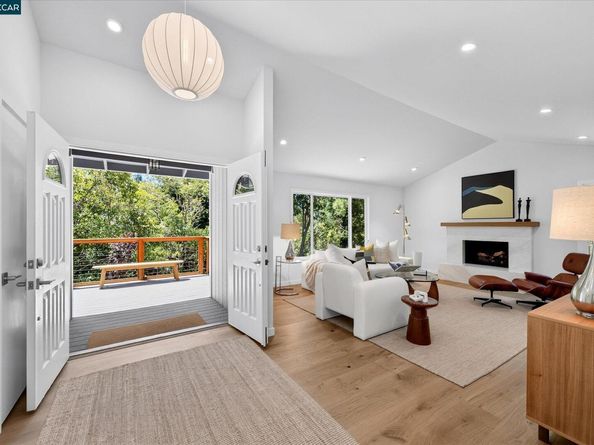 1148A Upper Happy Valley Rd, Lafayette CA 94549