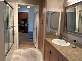 989 Franklin St 608, Oakland CA 94607