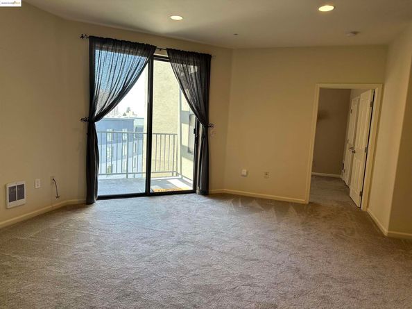989 Franklin St 608, Oakland CA 94607
