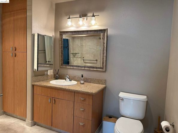 989 Franklin St 608, Oakland CA 94607