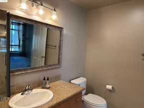 989 Franklin St 608, Oakland CA 94607