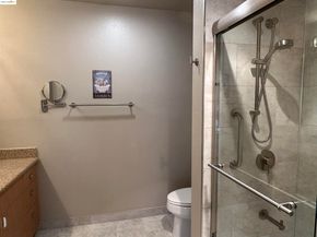 989 Franklin St 608, Oakland CA 94607
