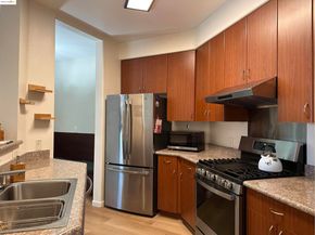 989 Franklin St 608, Oakland CA 94607