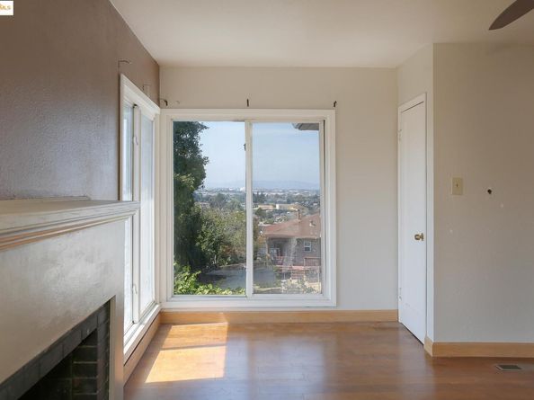 9889 Burr St, Oakland CA 94605