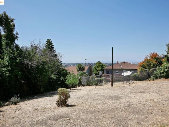 9889 Burr St, Oakland CA 94605