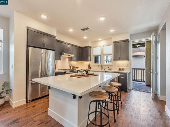 467 Mitchell Ave, Alameda CA 94501