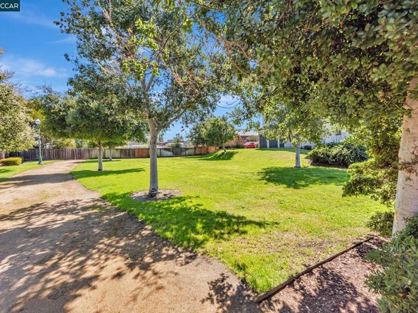 467 Mitchell Ave, Alameda CA 94501